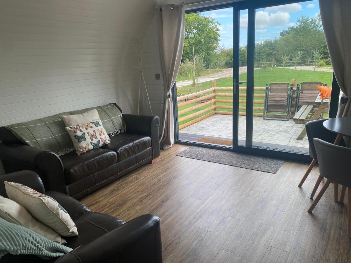 Beech Pod Cabin In Beautiful Surroundings 렉섬 외부 사진