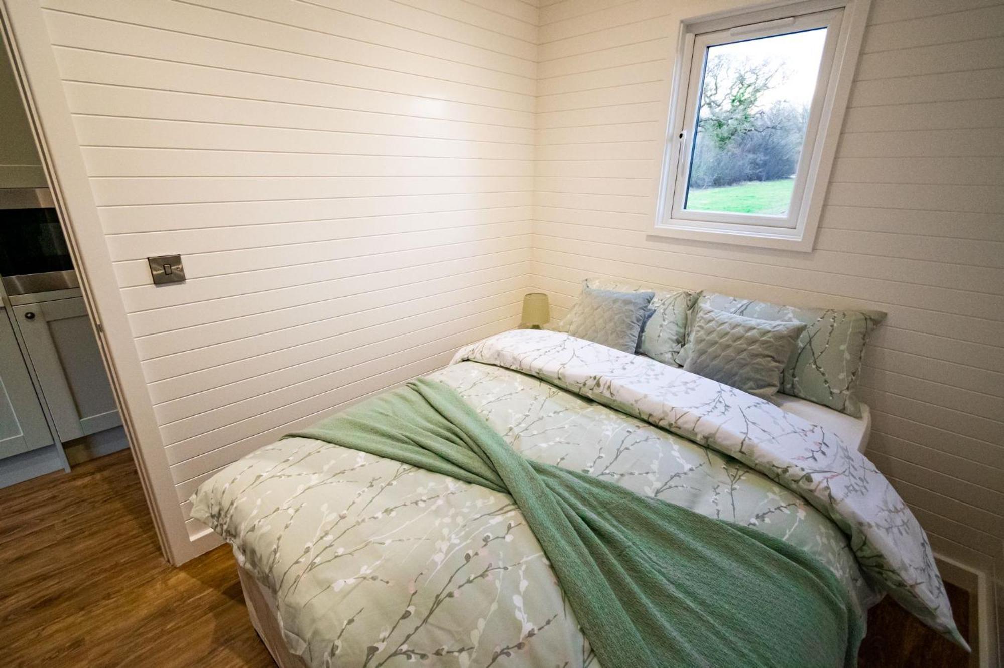 Beech Pod Cabin In Beautiful Surroundings 렉섬 외부 사진